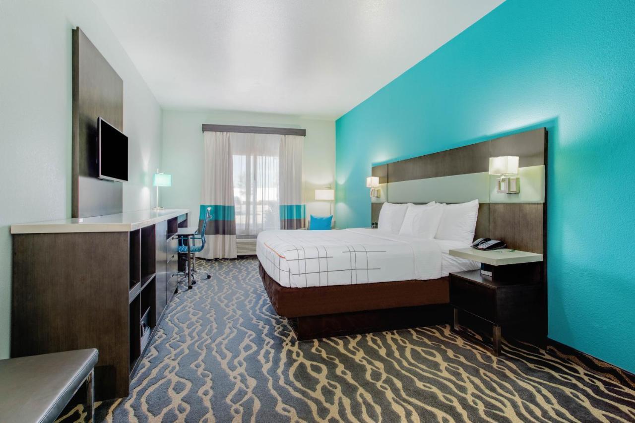 La Quinta Inn & Suites By Wyndham Northlake Ft. Worth Elizabethtown Exterior photo