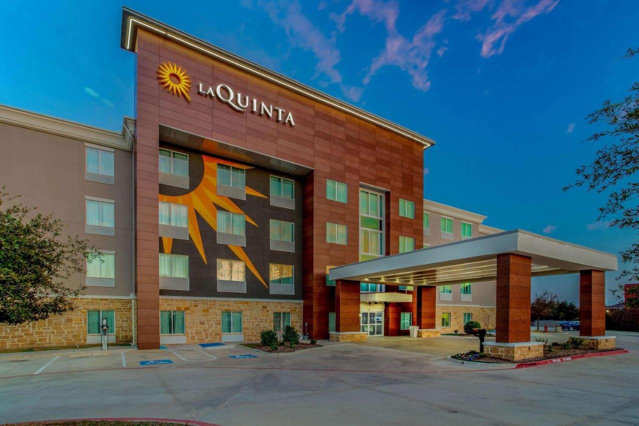 La Quinta Inn & Suites By Wyndham Northlake Ft. Worth Elizabethtown Exterior photo