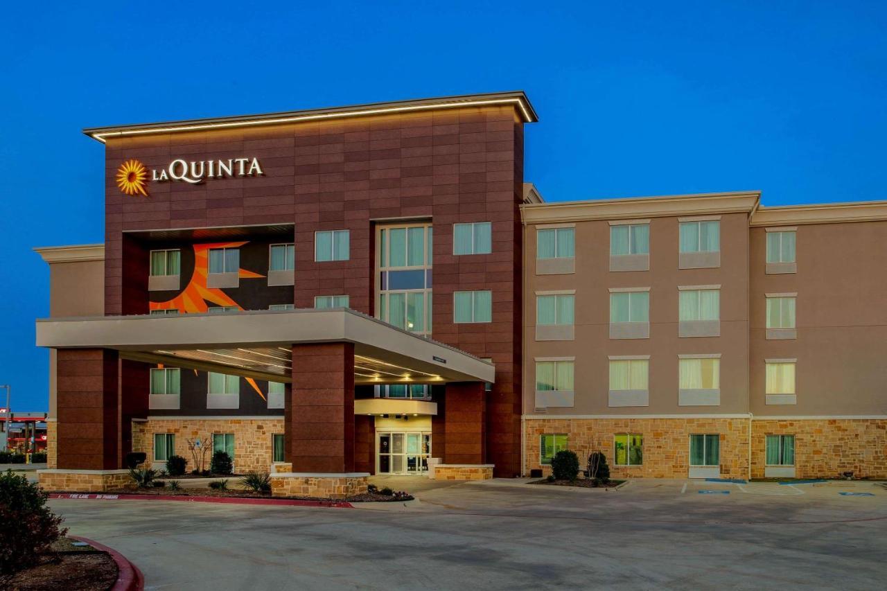 La Quinta Inn & Suites By Wyndham Northlake Ft. Worth Elizabethtown Exterior photo