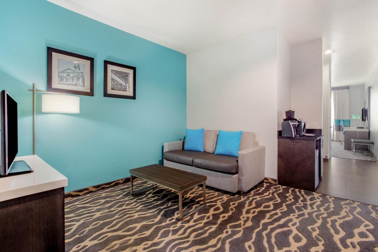 La Quinta Inn & Suites By Wyndham Northlake Ft. Worth Elizabethtown Exterior photo